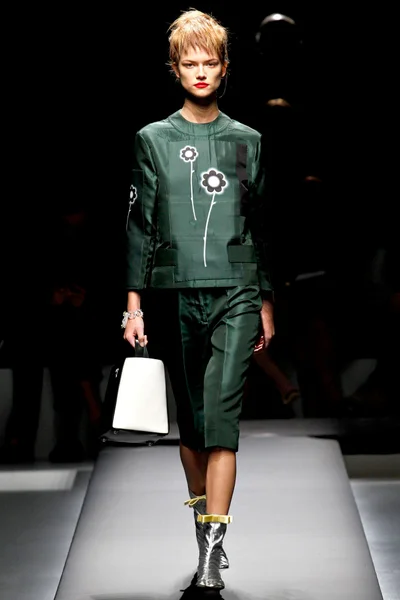 Look 10